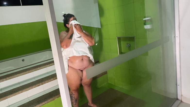 Lexly_16: My Pod Sucks My Cock and Lets Me Shower with...