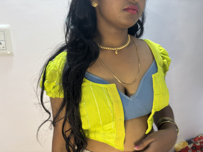 Mary V: Desi Bhabi vreemdgaande echtgenoot neukt kleine stiefbroer van echtgenoot