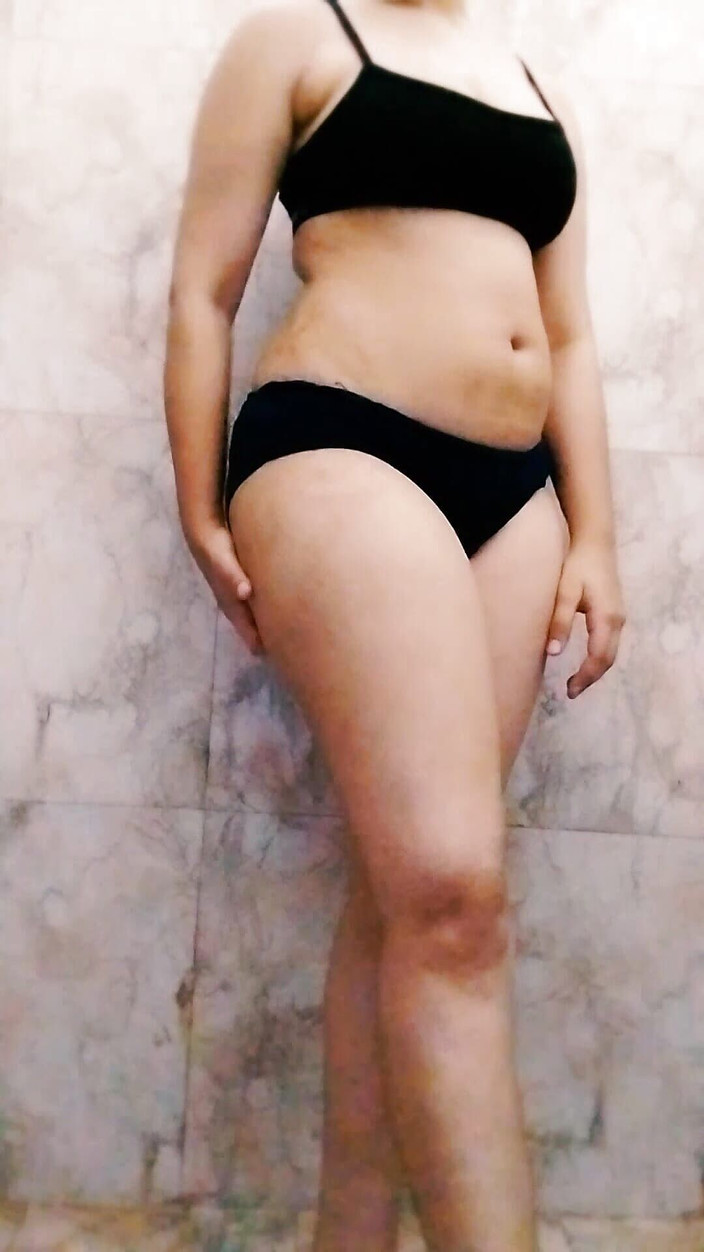 Riyathakur: ホットデジのボーイフレンドは彼のガールフレンドを共有します