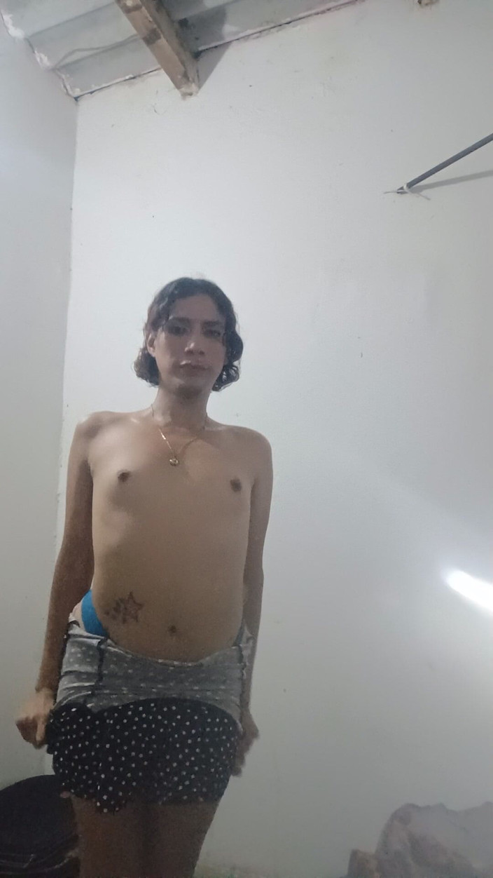 Femboy from Colombia: Грудь, которая становится все больше и больше