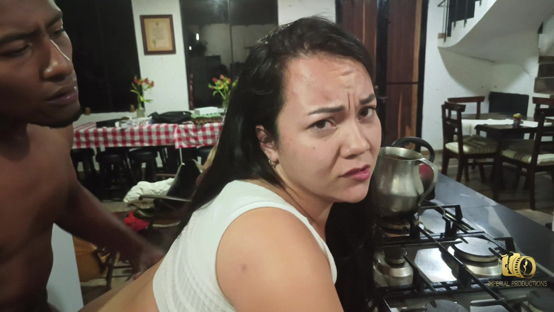 Rioc69: Rioc Le Enseña a Anita Como Utilizar El Meson De...