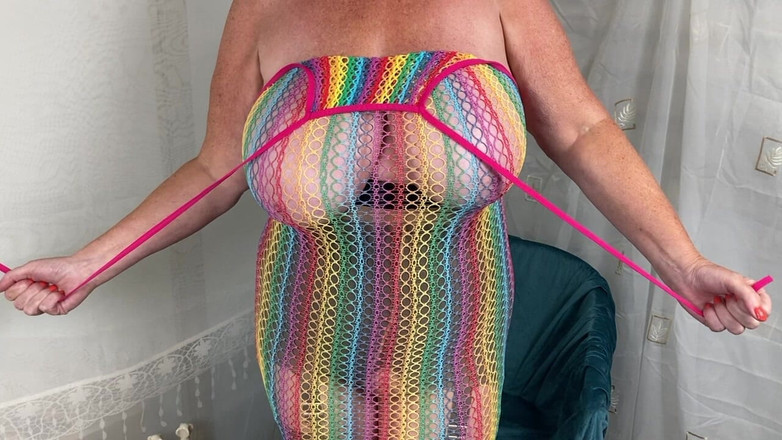 Mr MF: Pani dojrzałe stopy pokazują swój otwarty pas krocza