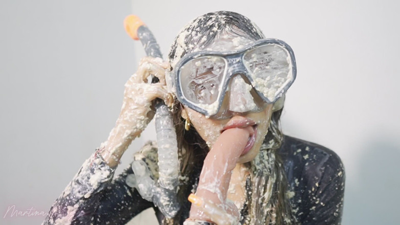 MartinaMagni: Jag dyker in i en pool fylld med havregrynsgröt med...