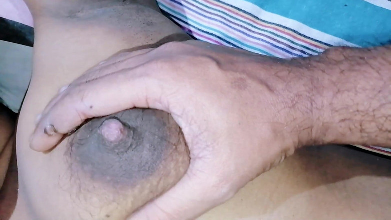 Sweety In Bed: 就连她的镜子也承受不了她的态度