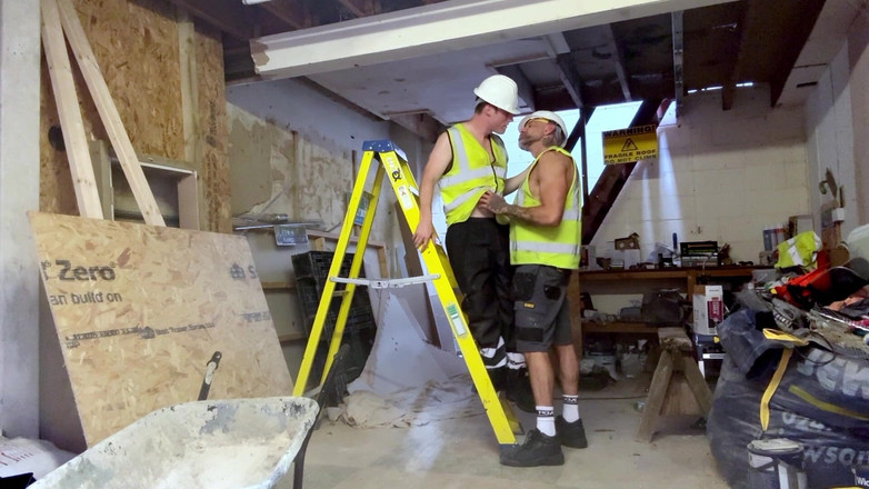 Zach Elliott: Layanan Konstruksi Hi-vis Oral Lembur di Bengkel