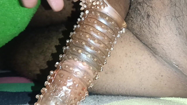 Sannu: Crastel kondom v ptákech v ložnici indického muže