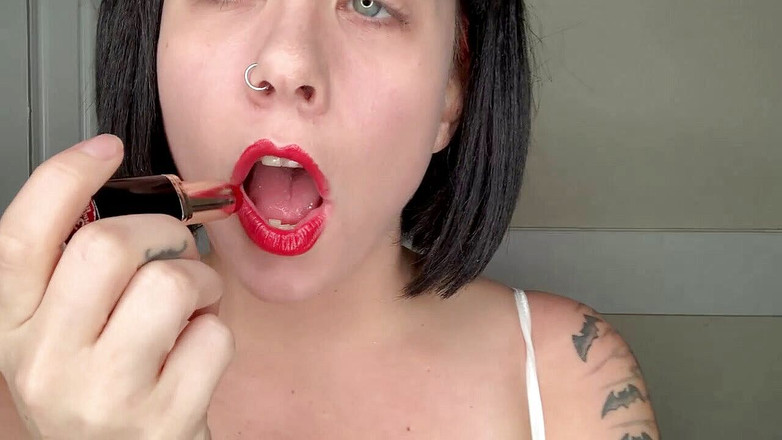 Deanna deadly: La fidanzata prende in giro con le labbra rosse e...