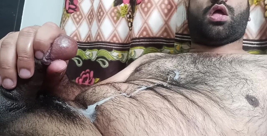 BibearXXX: Éjacule une grosse éjac sur mon corps poilu