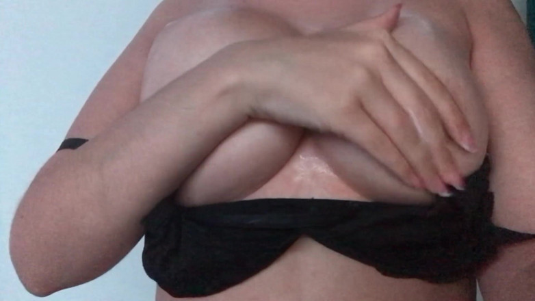 Thebeautybadby: I like to touch my boobs