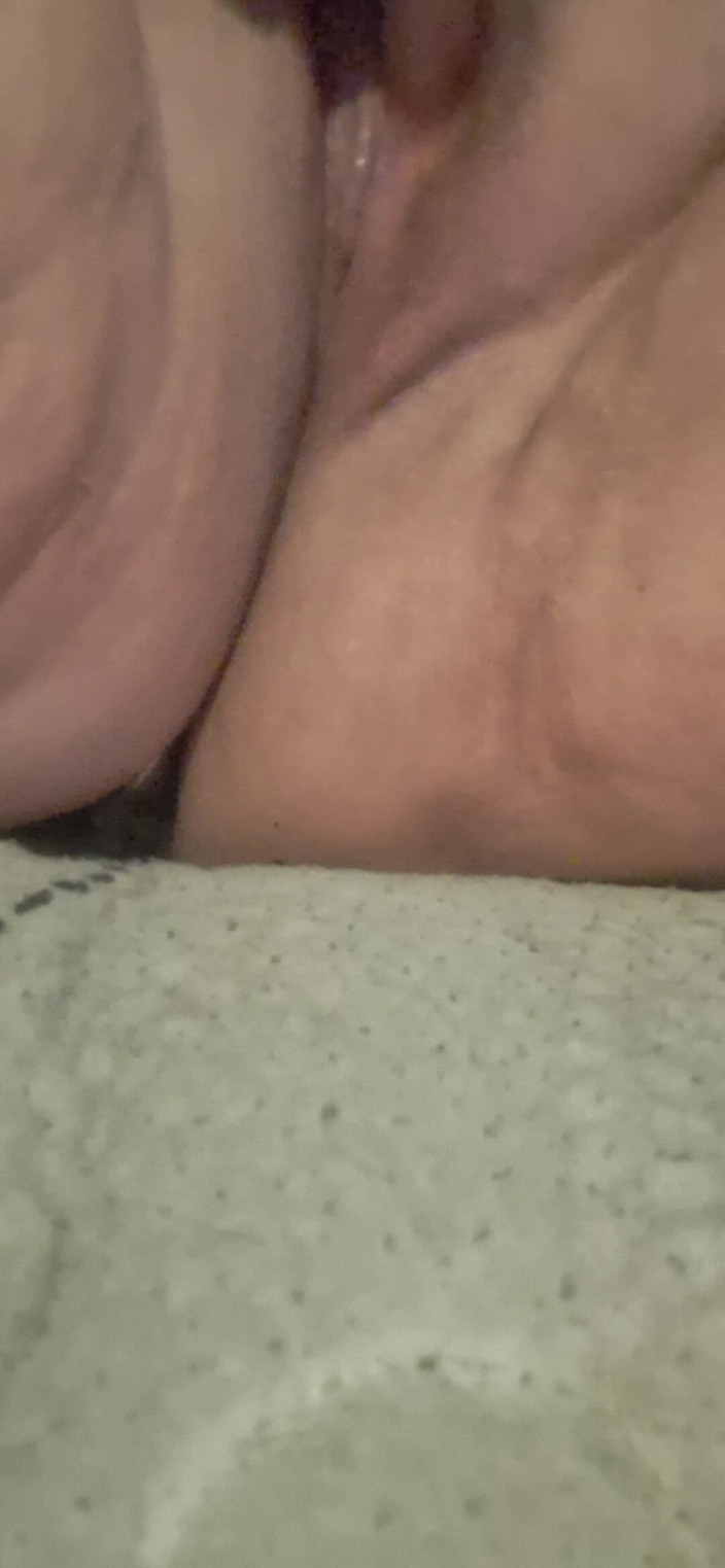 MAGLIGHTGIRL69: Hablando sucio, milf ama de casa juega con su coño