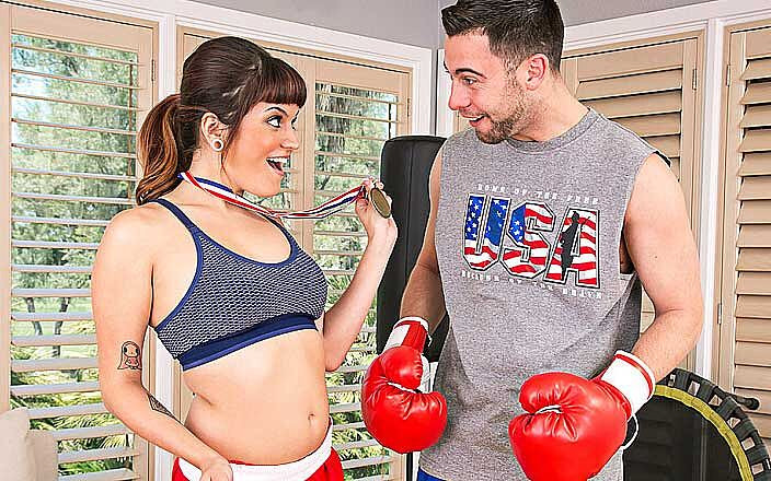 Naughty America: Raquel Roper dostane zlatou medaili za šukání!