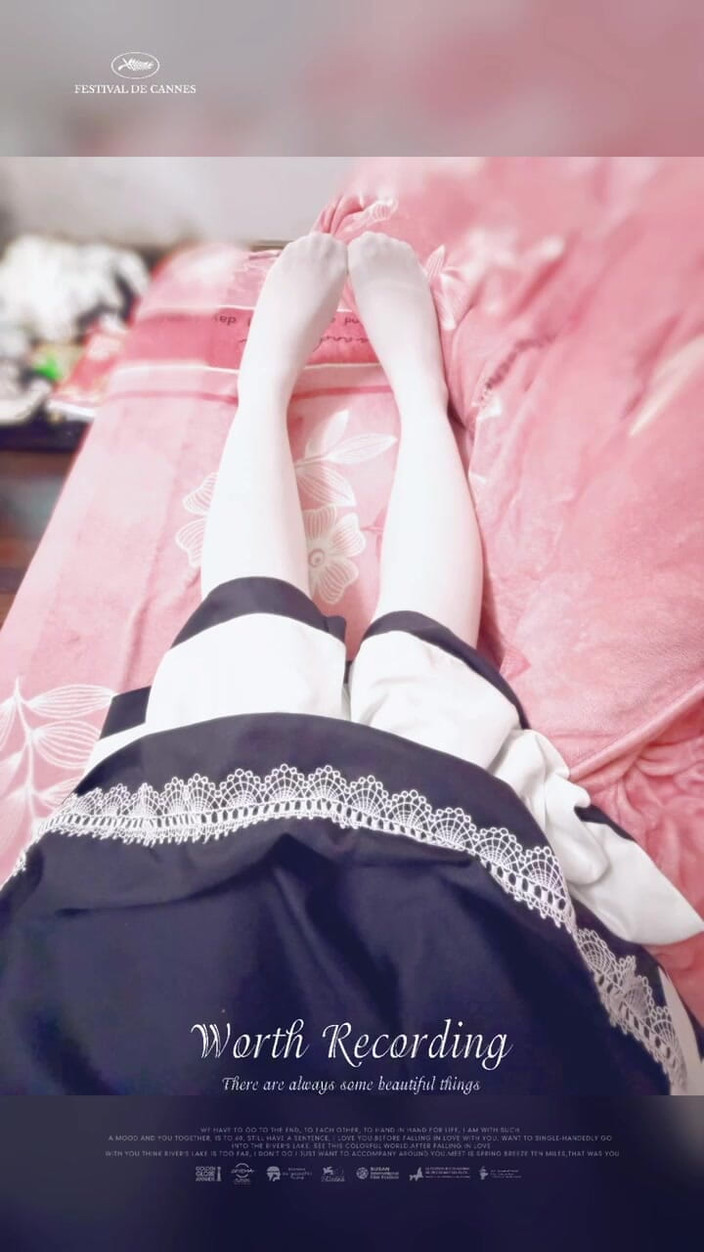 TsukiginAsayume: Ragazzi con calze bianche e abiti da cameriera