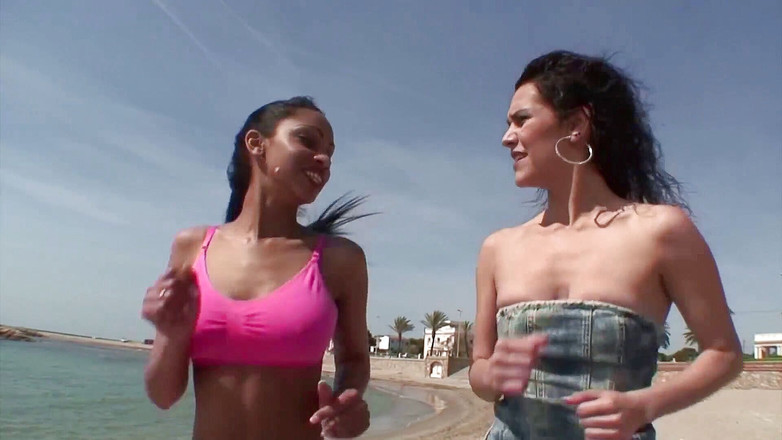 Reality Babes: 黒檀の湯たんぽを拾って強打