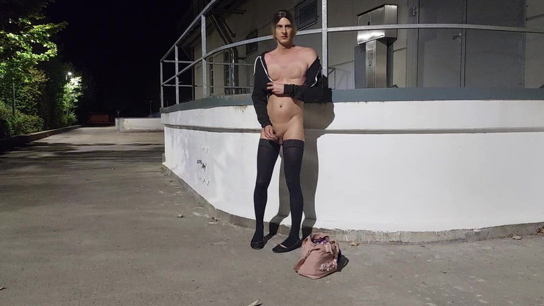 sweetfeet29: 야외에서 바이브레이터로 발정난