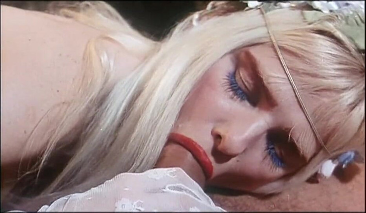 Vintage megastore: सुंदर बेब Cicciolina क्लोज अप लंड चुसाई