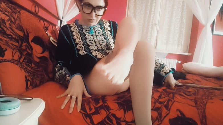 savannahamatoriale: Fétiche des jambes croisées avec une Arabe sexy