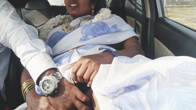 Telugu honey lips: E-2，完整视频，车内性爱，泰卢固语话，印度漂亮性感纱丽家庭主妇与女婿的浪漫之旅