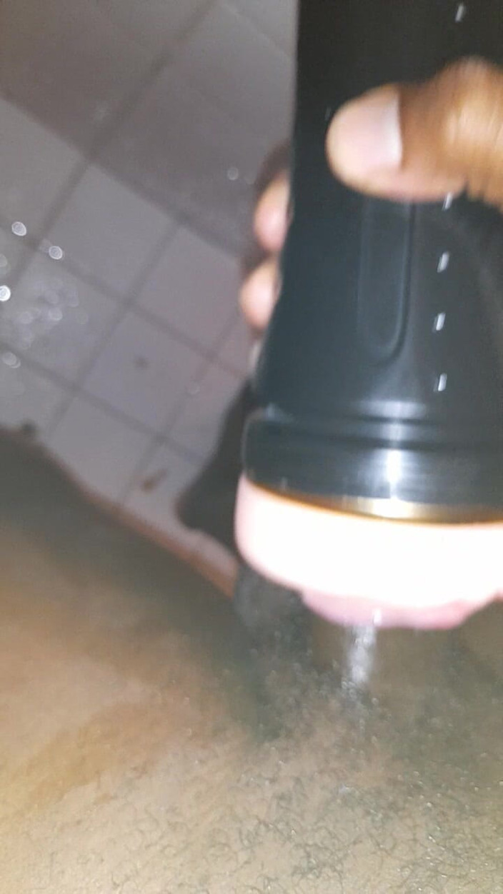 Black guy: Masturbándose S9 E9