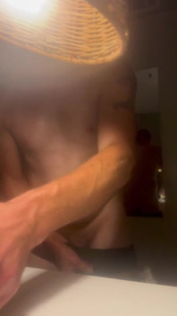 Strait Hard Dicked Disbee masturba e goza em suas cuecas