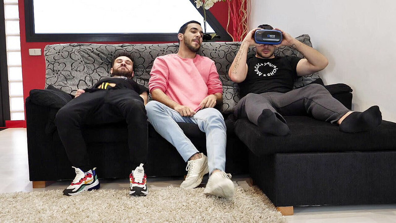 SPAIN BAREBACK CRUISING IN BACKROOM: 마르코 러쉬는 그의 직선 친구와 더글러스에 의해 원시 사용