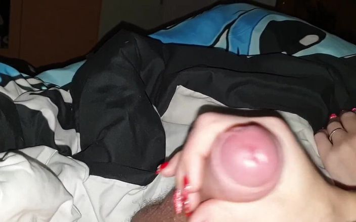 Realamateurs: Сперма глибоко в її пизду після дрочка і смоктання.
