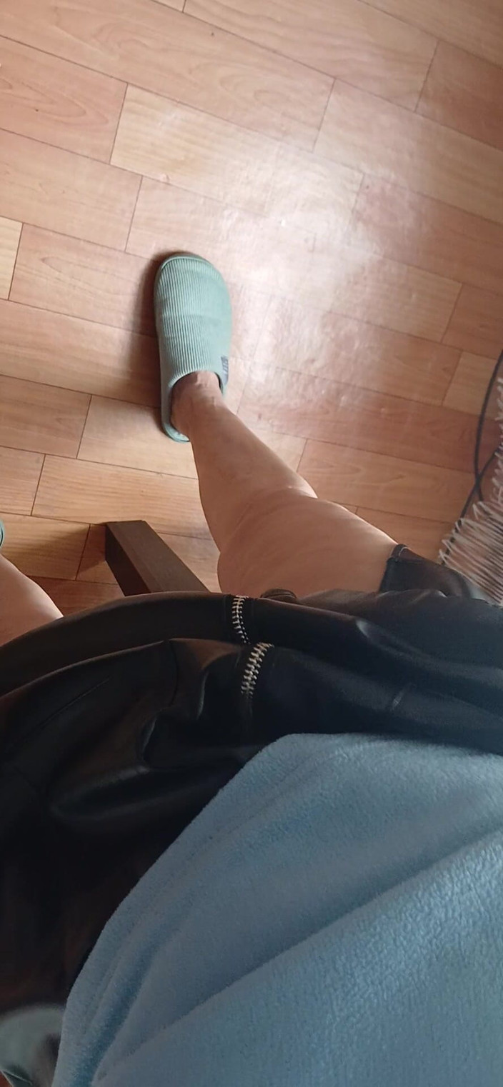 Lesbian-illusion: Ma collègue lesbienne et moi nous masturbons de façon risquée...