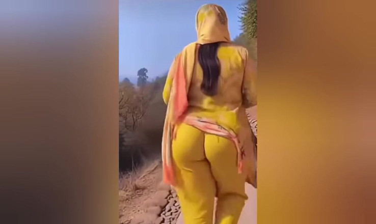 Abida sexy: Une tatie sexy séduit un jeune garçon pakistanais