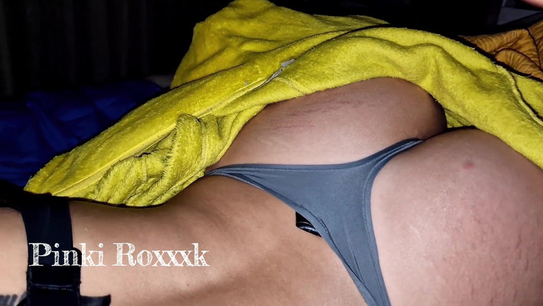 Pinki Roxxxk: Мій хлопець лізе в моє ліжко pinki roxxxk