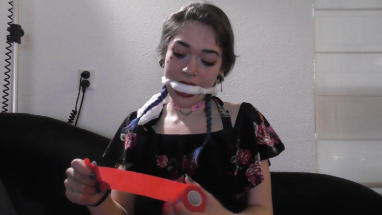 Restricting Ropes: Luna Grey - valentine gag testing