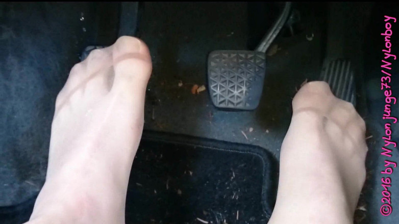 Carmen_Nylonjunge: Mengepam pedal untuk keseronokan