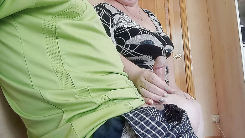 Zona901: Suka szarpie mojego kutasa w poczekalni