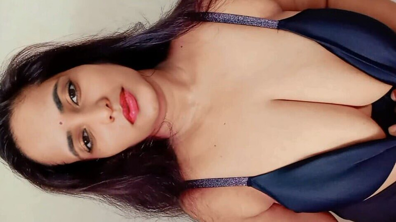 Your Arya: 德西大胸部哥被 devar 吮吸和性交