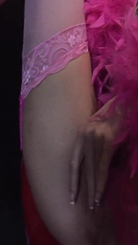 Scène sexy de Streapers - Karen Kay et Stacey Saran, MILF blonde 1_busty, baisent une femme mature à gros cul en lingerie