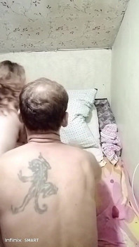Cewek super sange ini dientot habis-habisan sampai matanya menganga lebar