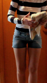 Short Pants Redhead Had a Pipi Accident and Wet Her Pants