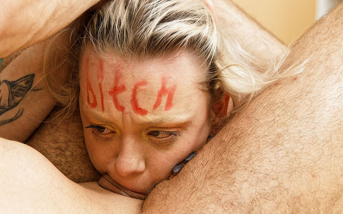 Crazy Mouth Meat: Худенькую сучку экстремально грубо трахают в рот