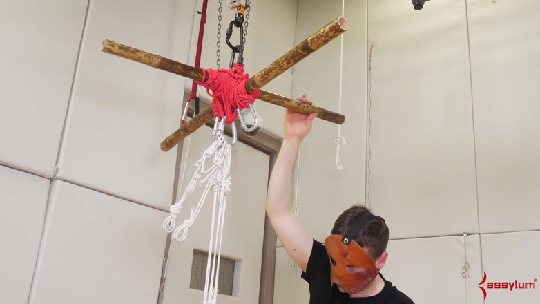 Assylum & Slavemouth: Горячая черная покорная поедает массовое количество спермы из ее задницы и превращается в странный анал и трах в рот бондажной игрушкой