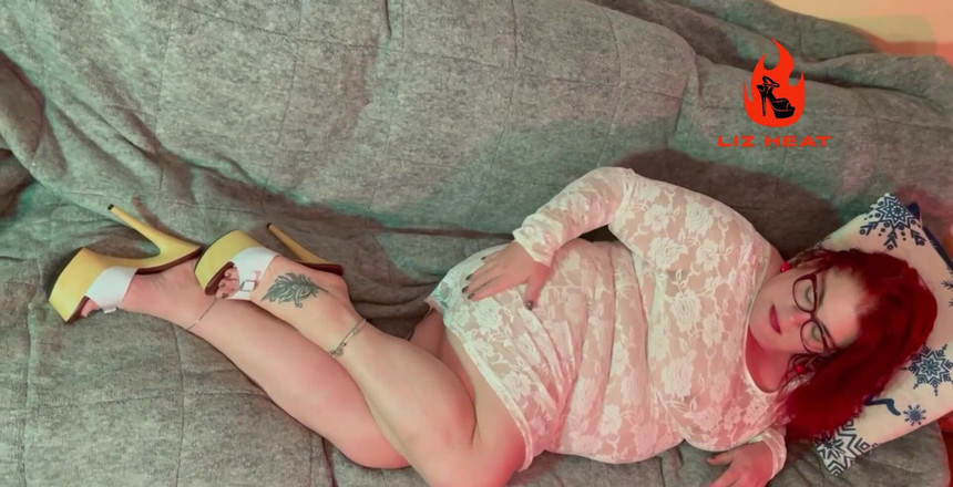 Liz Heat: Video z Liz nosí podpatky a tření kundičky.