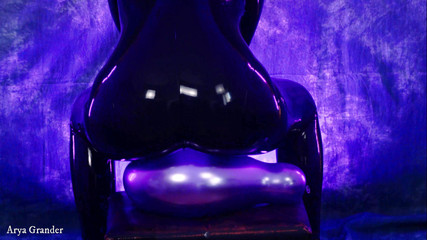 Arya Grander: 气球恋物癖视频橡胶 第一人称视角