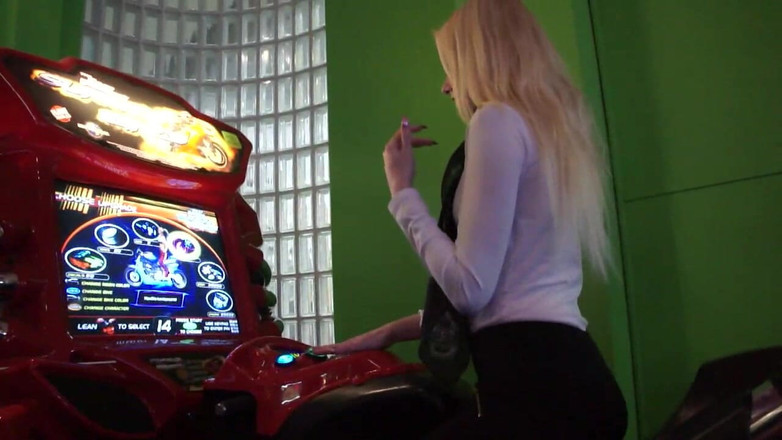 Creampie Clinic: Een Dag Uit Het Leven Van Een Blonde Pikslet