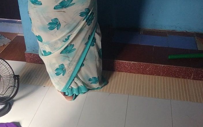 Tamil lesbian: La grande miLF zia Saree indossa