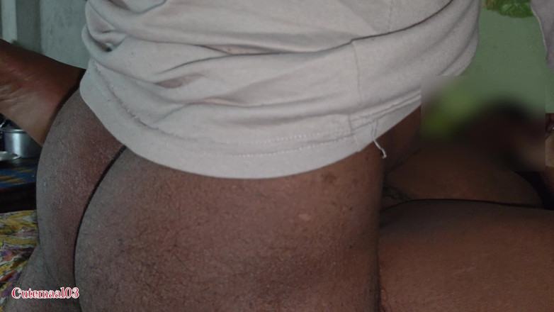 Cutegf: Привлекательная жена друга жестко сосет.