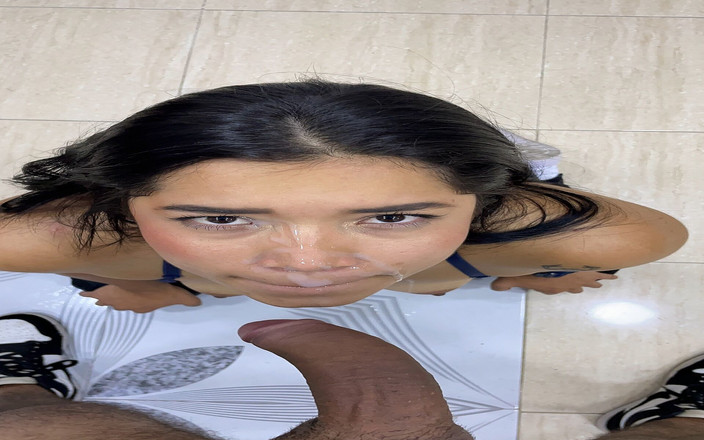 SoldierHugeCock: Linda menghisap zakar saya dan menjilat pantat saya