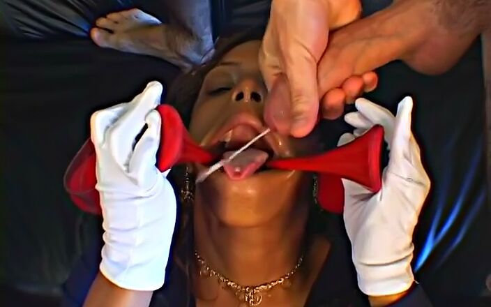 3 Bangers: Negra puta Marie Luv precisa comer todo o esperma recolhido...