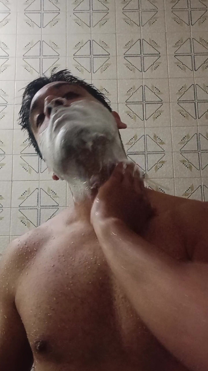 Guss: A Moreno Guy Alone in the Bathroom