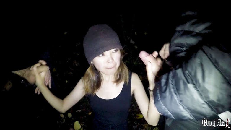 Cumbizz: Asijská teenagerka blowbang