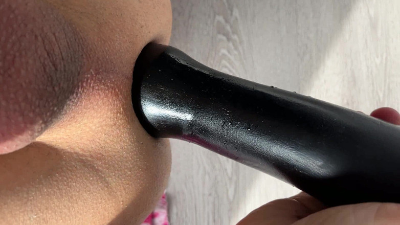 TVJackLong: Enorm svart dildo i rumpan på en femboy med en...
