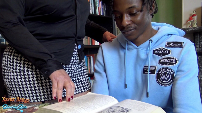 Shooting Star: MILF図書館員がBBCの学生に忘れられない教訓を教える