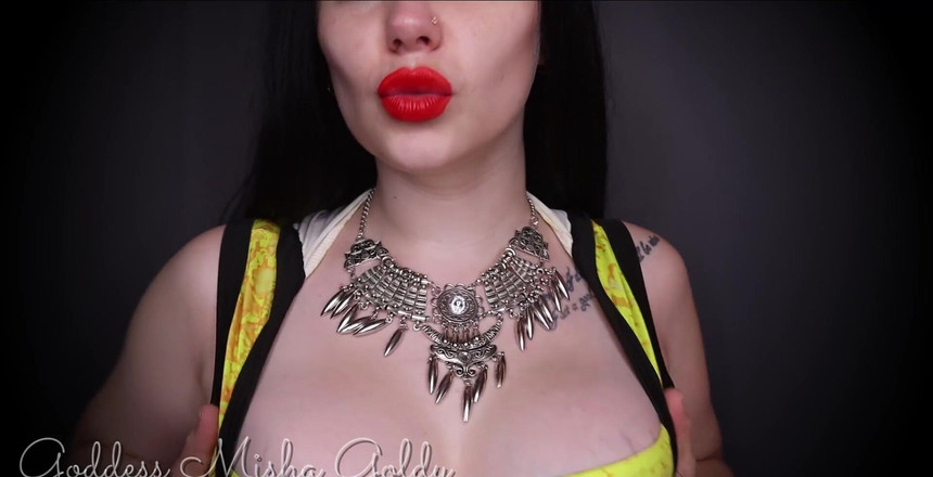 Goddess Misha Goldy: 关于我的一切都是如此性感和完美。今天，你将有幸崇拜我的红唇。他们太性感了，