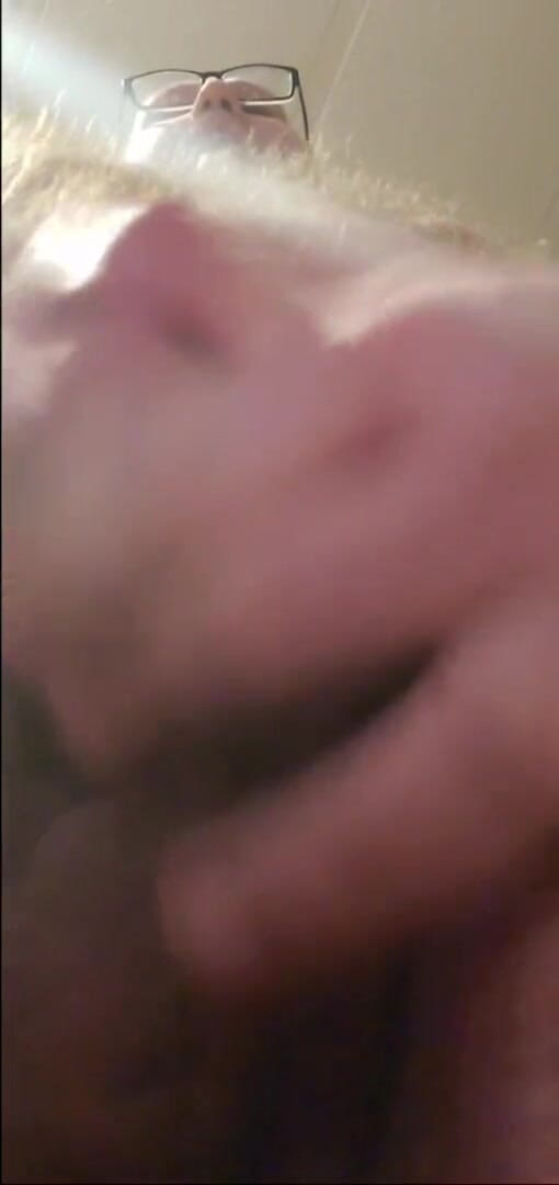 Danzilla White: Gros plan sur une créature en train de se masturber...